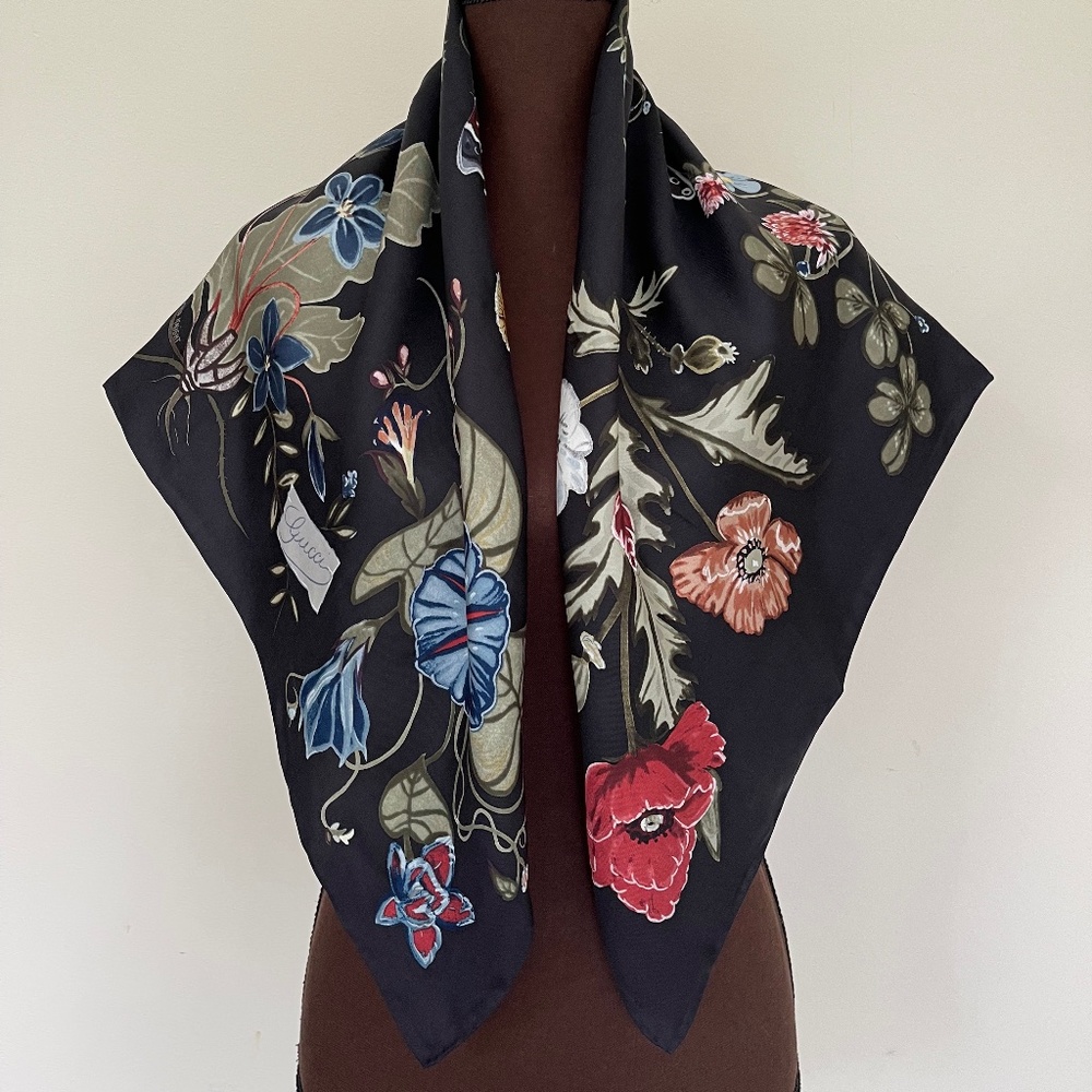 New Gucci Flora Kris Knight Black Silk Scarf - Picture 4 of 15